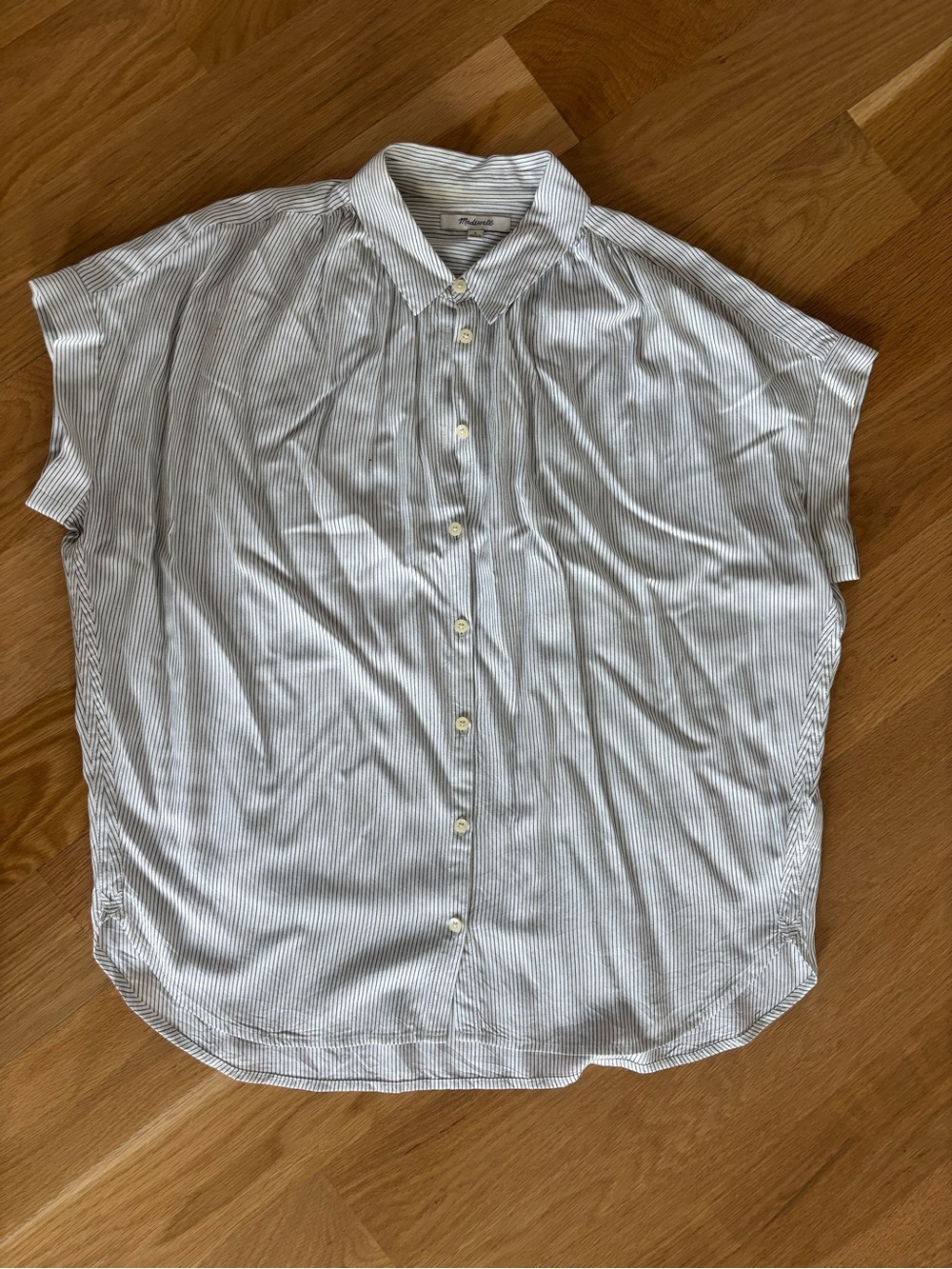 Madewell navy and white Striped Short-Sleeve Button-Up Shirt size Small